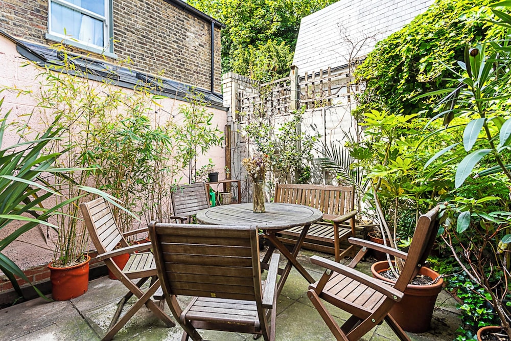 outdoor bbq area