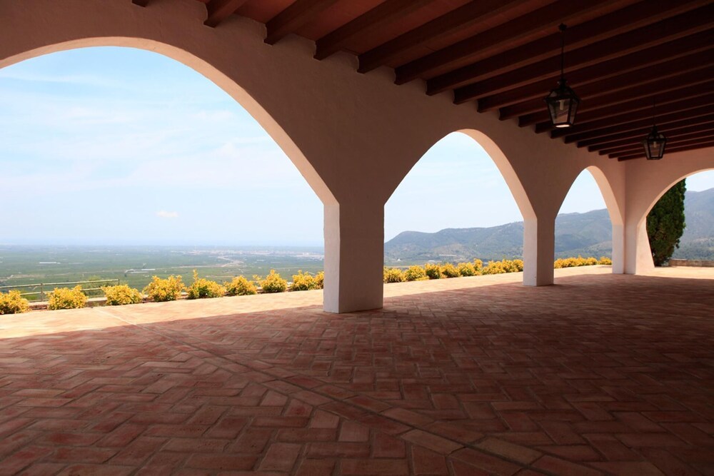 House -sleeps 8-natural Pool-pet Friendly