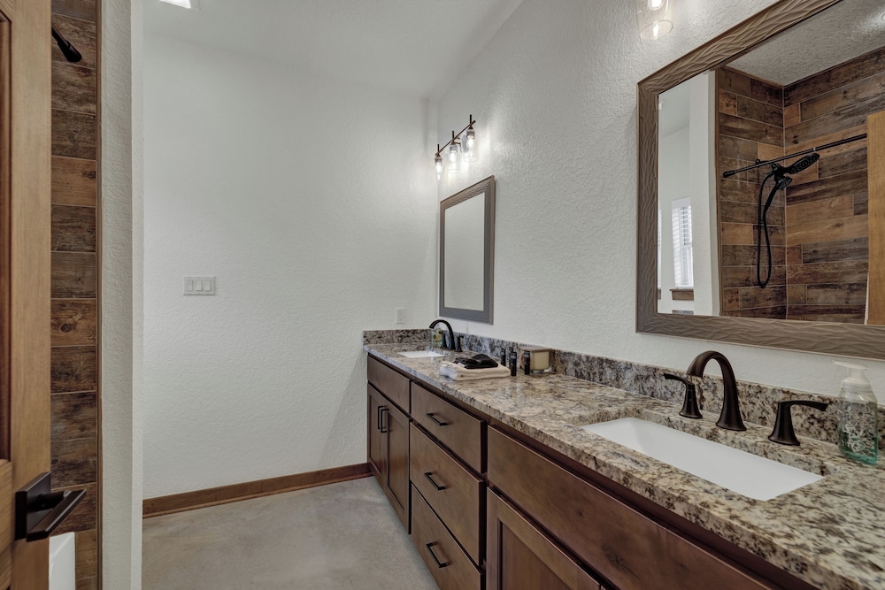 Luxury in the Hill Country, 10-mins to Downtown!