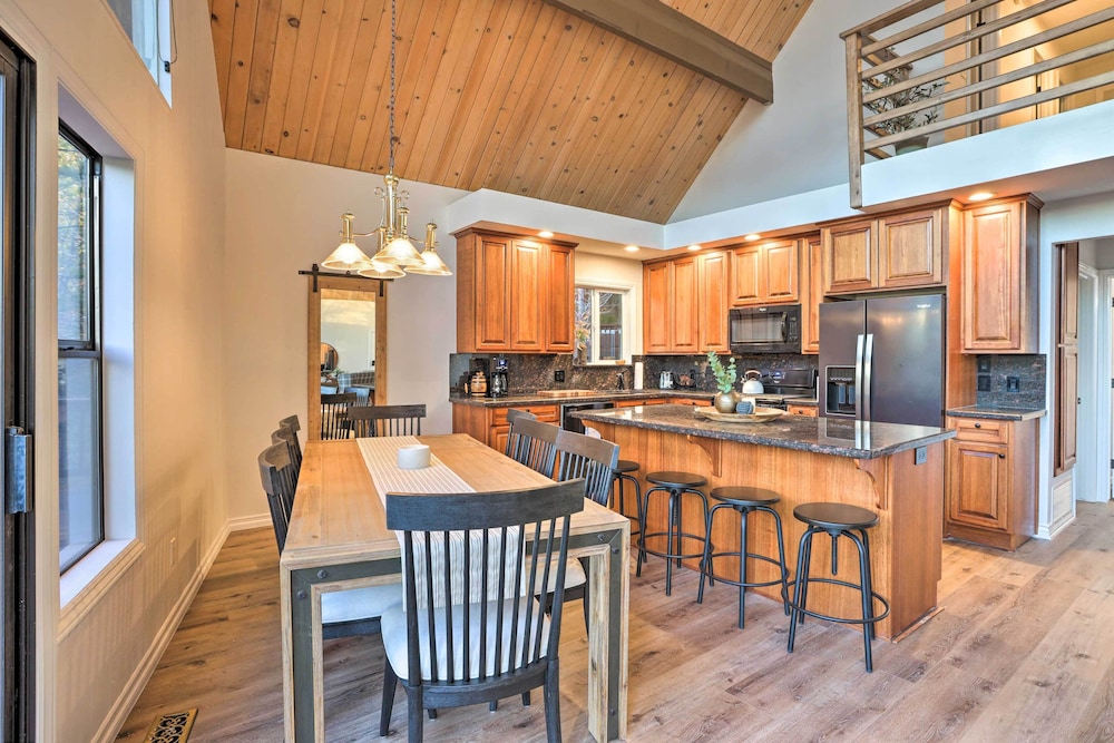 Lake Arrowhead A-frame Cabin w/ Deck & Balcony!