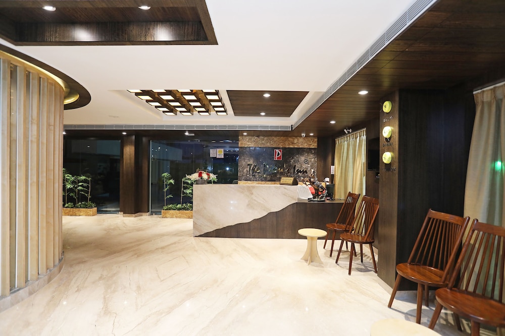 OYO 28757 Pikus Inn view 4
