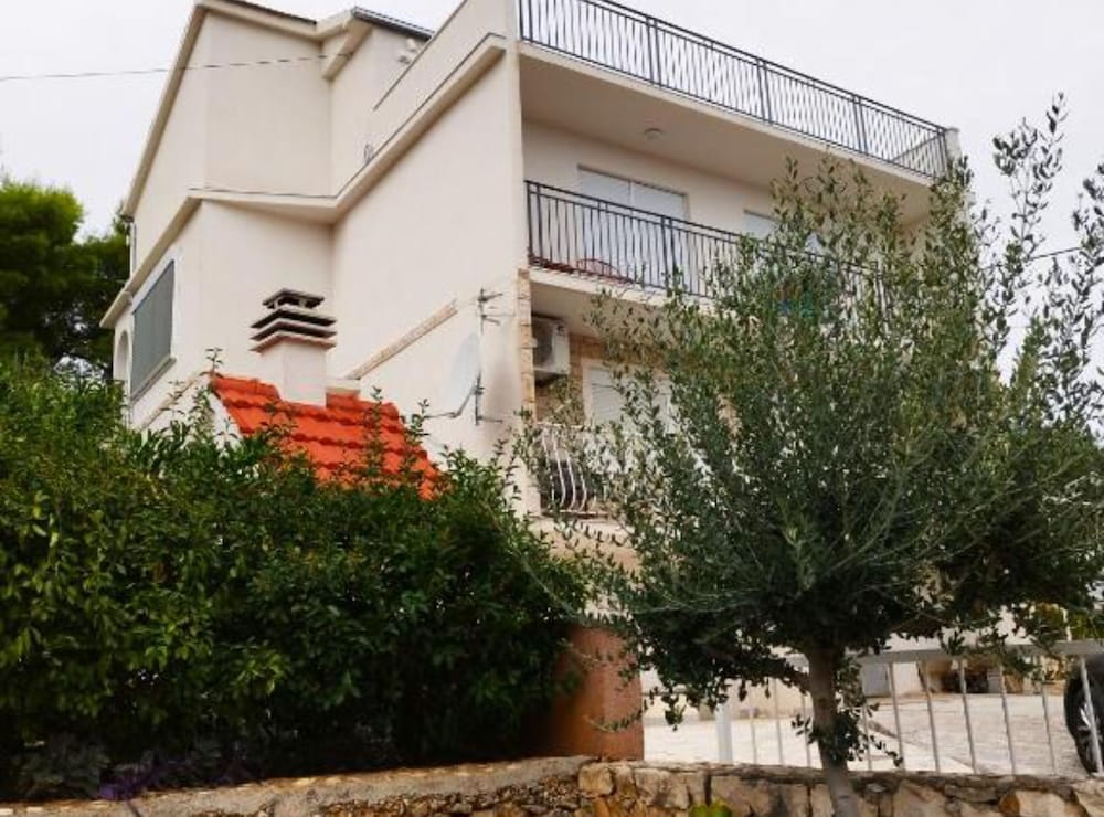 Apartment Aniva - 50 m From the sea