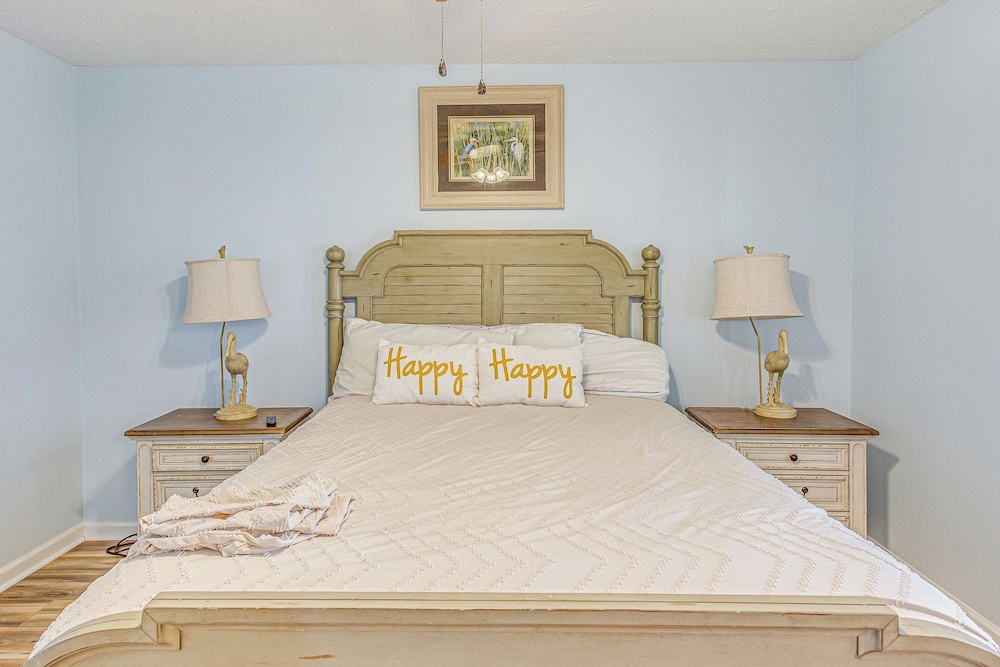 < 1 Mi to Ocean: North Myrtle Beach Home w/ Grill!