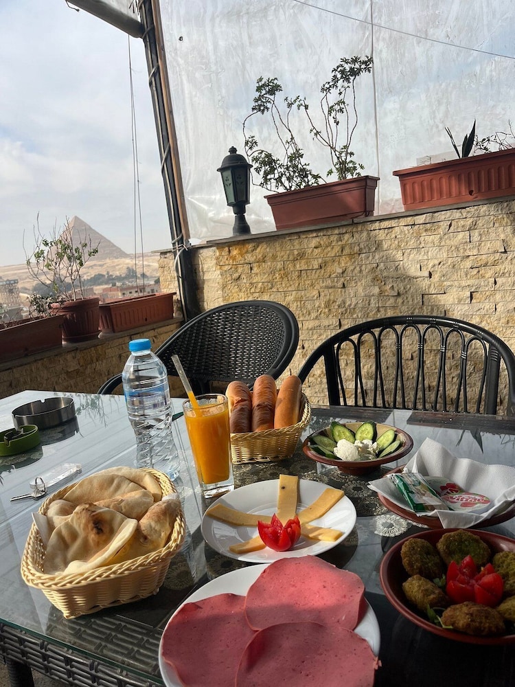 Topaz Pyramids view inn