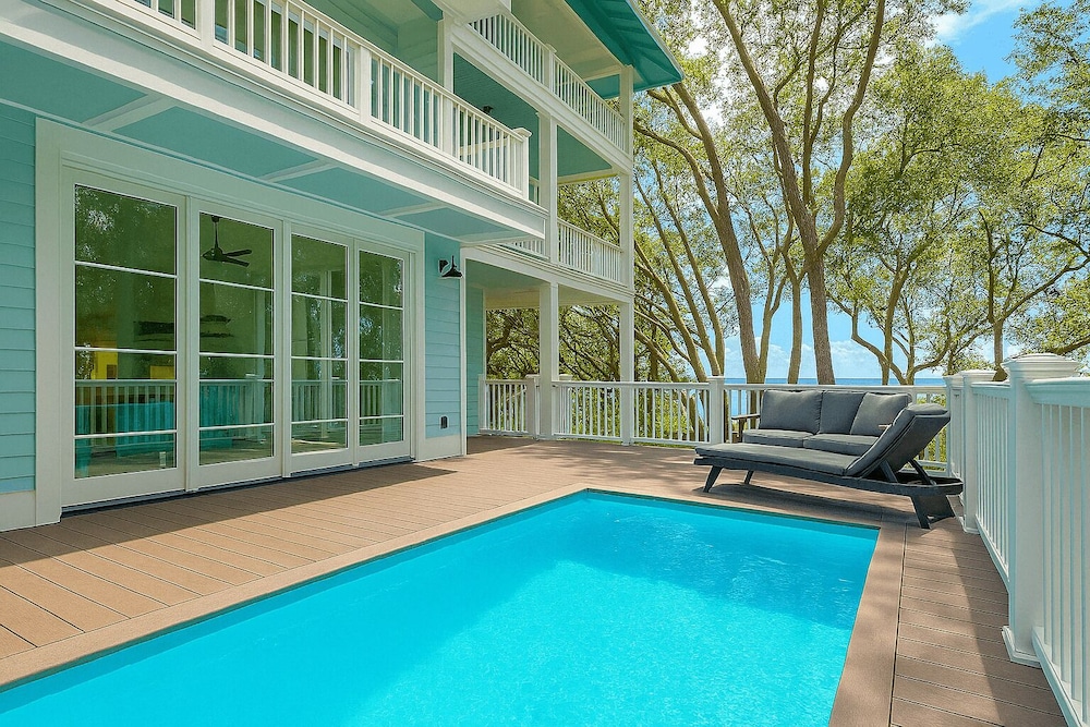 Beachside Boardwalk & Views Pool + Hot Tub 202 on the Sound