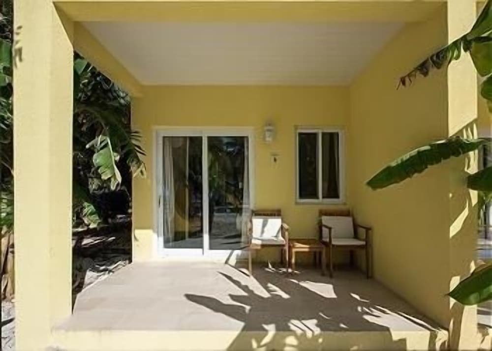 Laughing Bird Studio #7 - Brand New Stylish Apartment, Pool, Bea 1 Bedroom Condo, photo 19