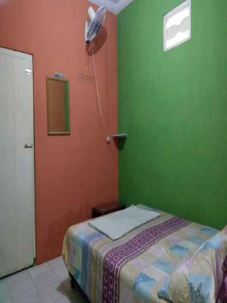 Anggun Homestay - Hostel view 4