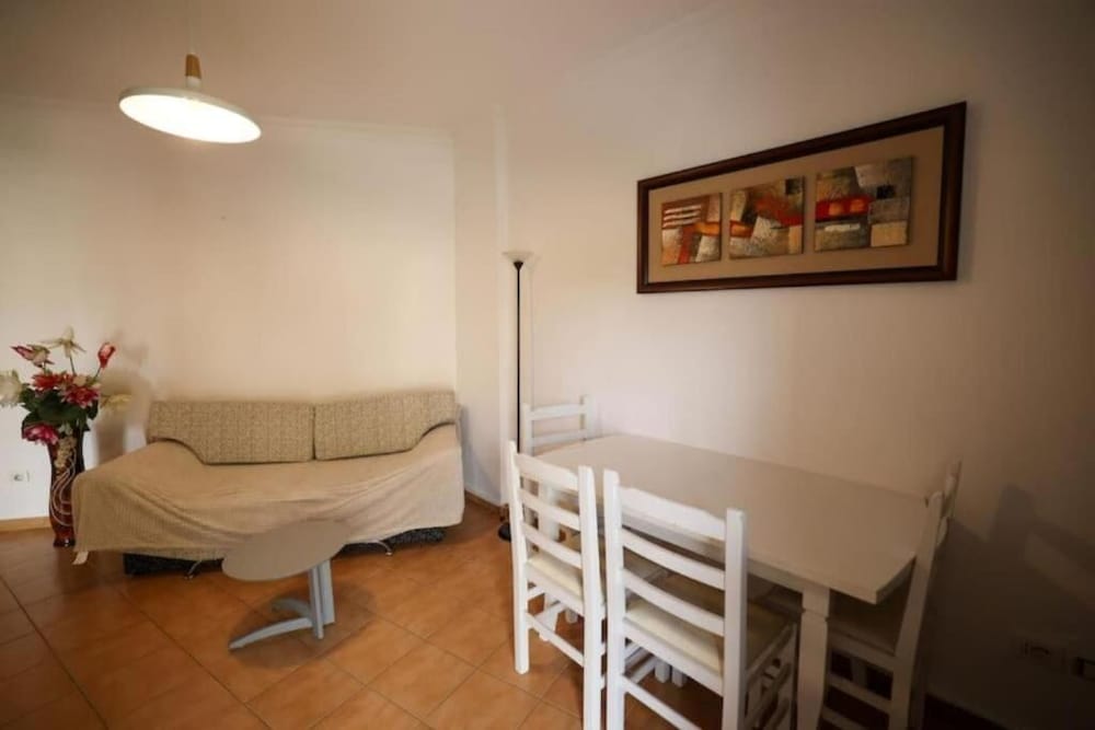 Tirent Apartment -Cozy 1-Bedroom Stay at Shkëmbi i Kavajës 2