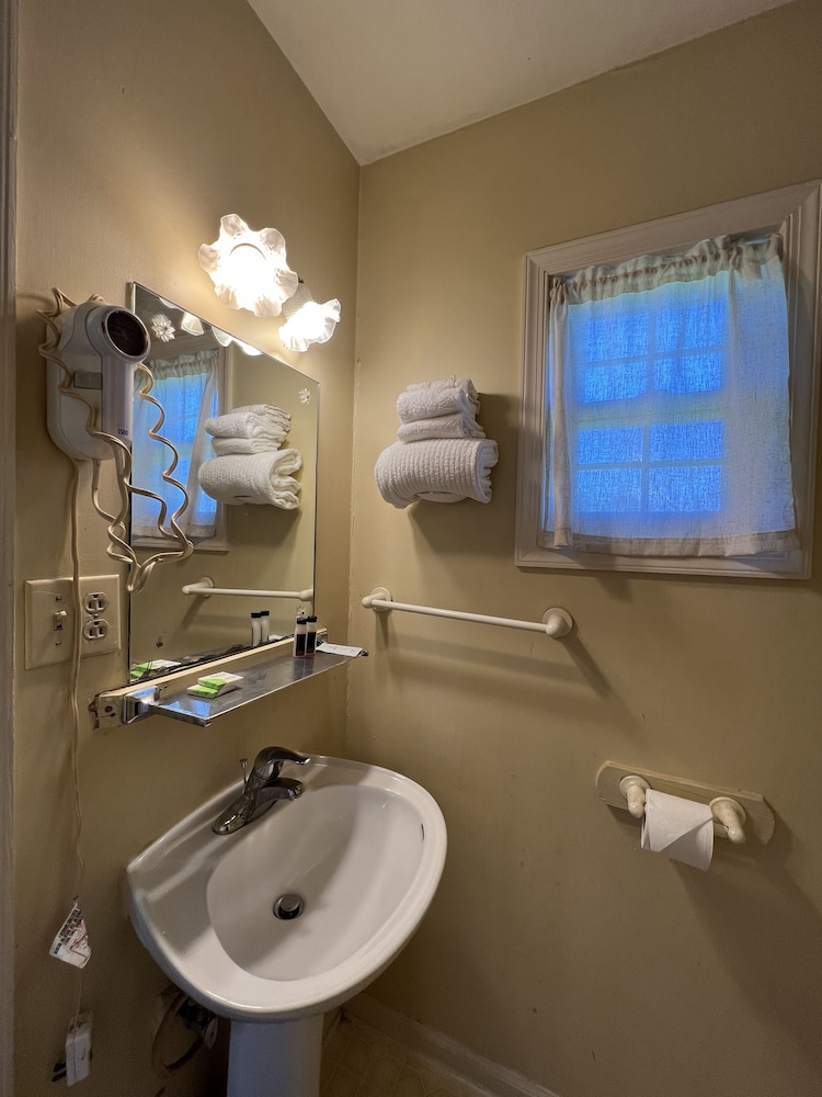 Relax Inn By OYO Natural Bridge I-81
