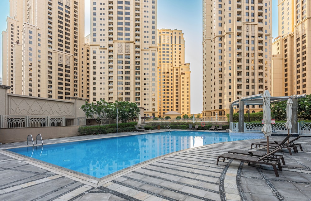Dubai Marina Beach Dining & Leisure