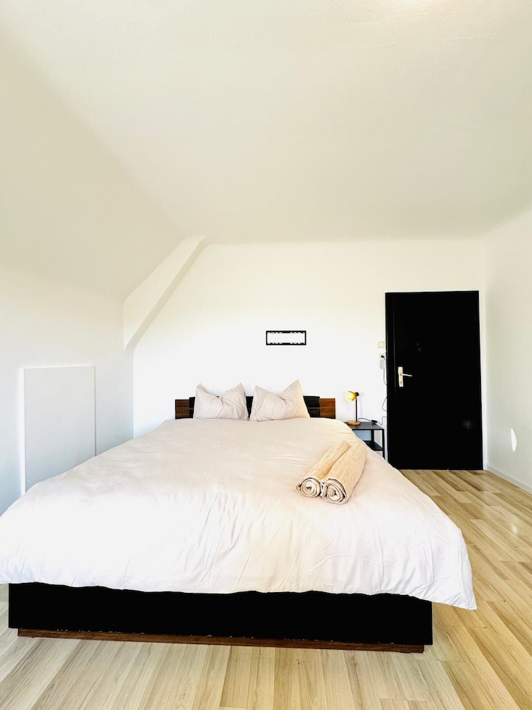 Cozy Garden Villa near Danube For 16P