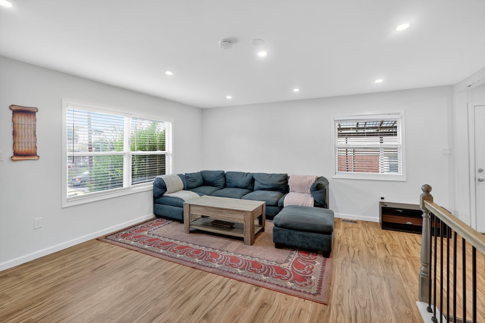 Spacious Getaway Near Dc & Potomac River 3 Bedroom Home