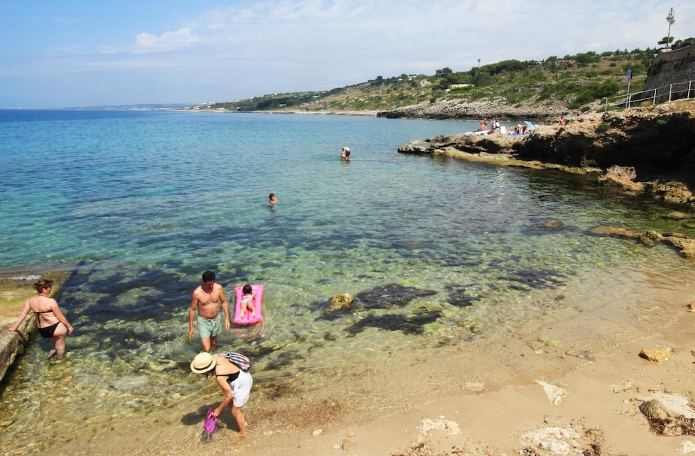 Gregoriana Front Beach en Patu — activities & amenities