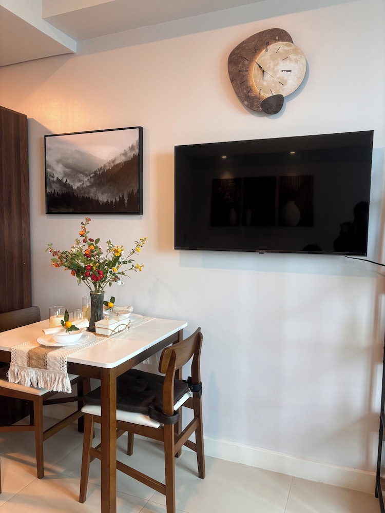 Virgo Nest Rentals - 38th Park Ave, IT Park Cebu - City View