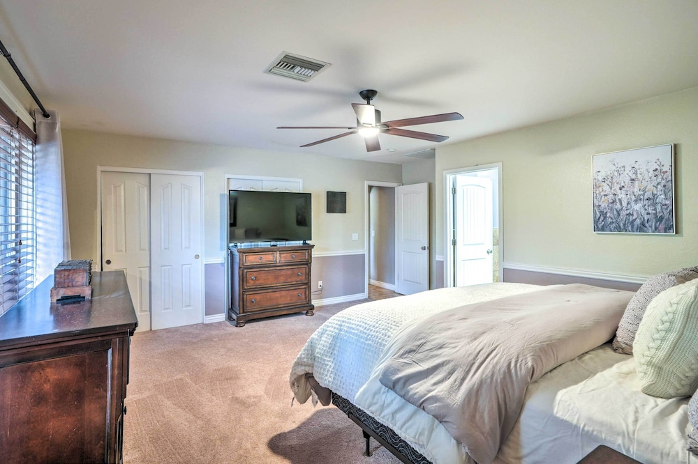Modern Glendale Desert Destination w/ Patio! view 4