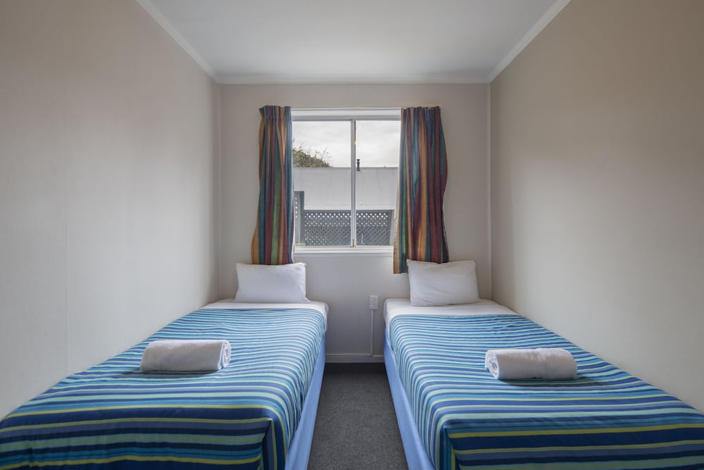 Pinewood Queenstown - Image 4