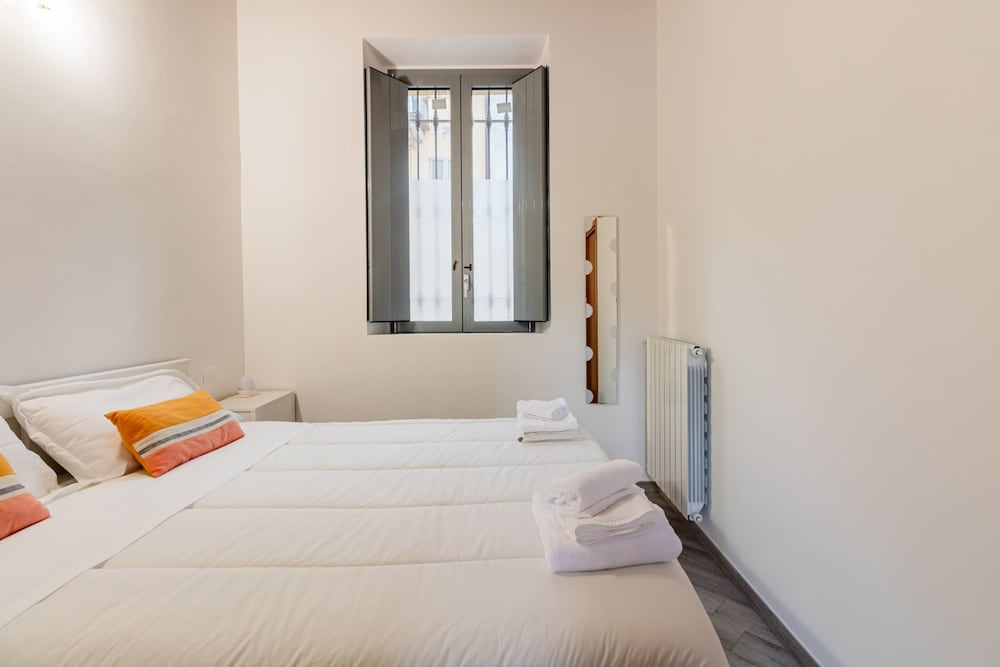 Moderno Loft nel Cortile di un Casale Storico
