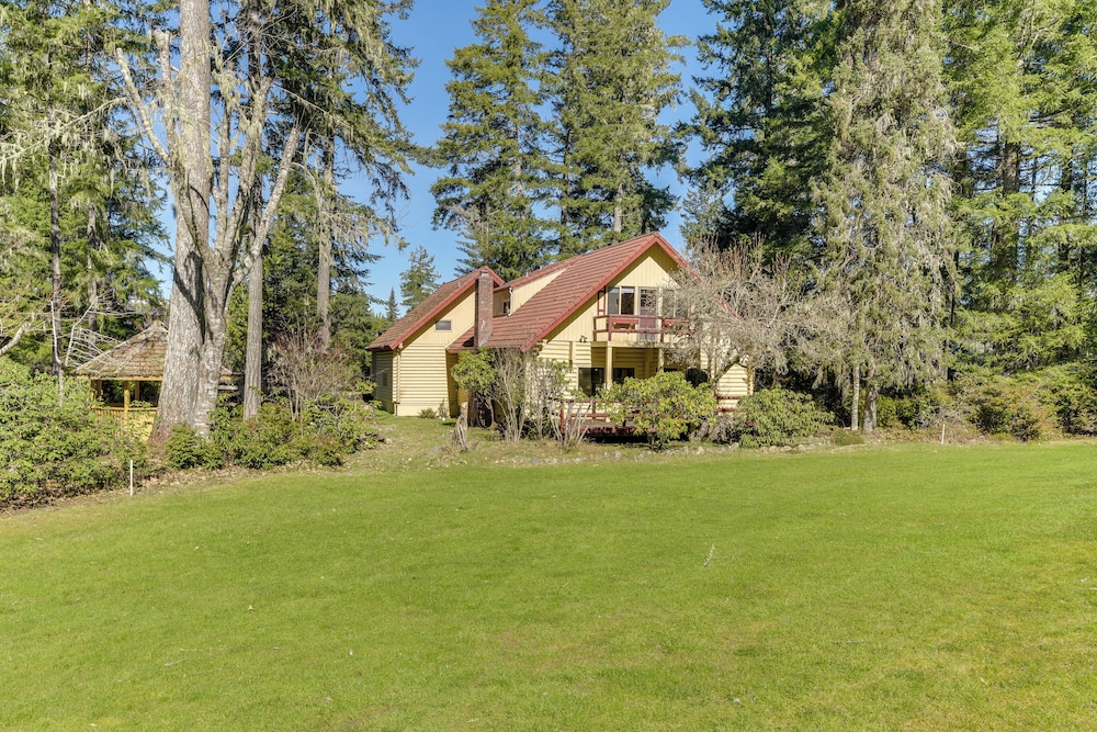 Union Vacation Rental w/ Golf Course Views! view 5