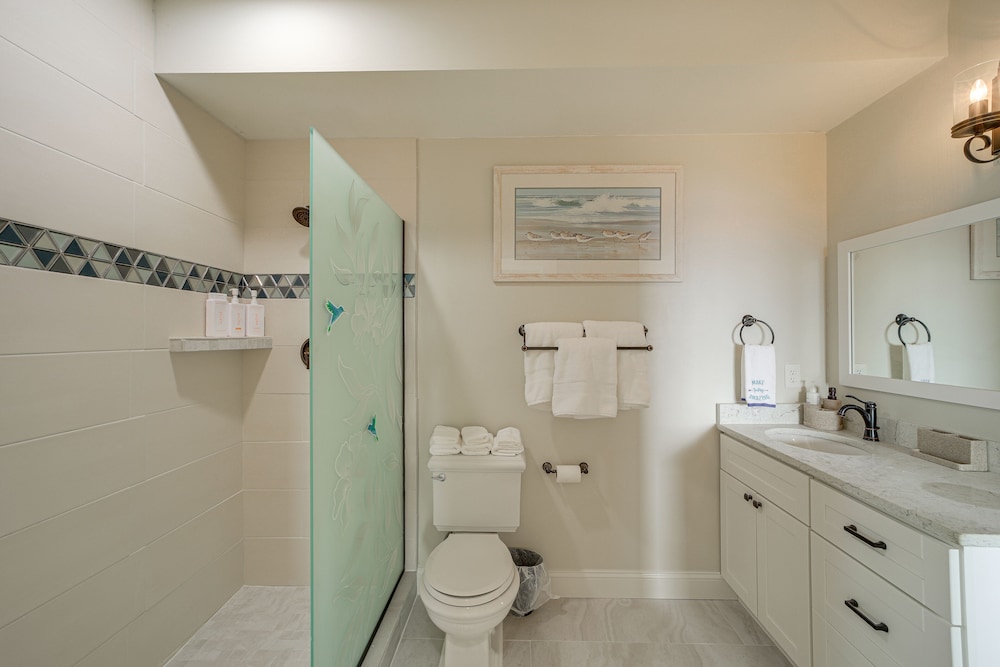 Cozy Chelan Apartment w/ Epic Mountain Views! view 3