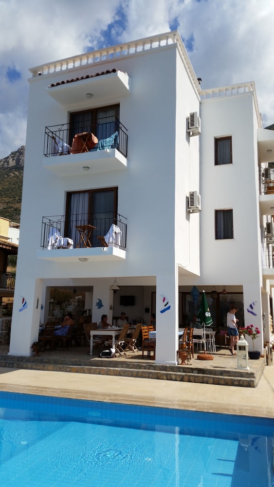 Hotel Lavender's Lodge Hotel - Image 1