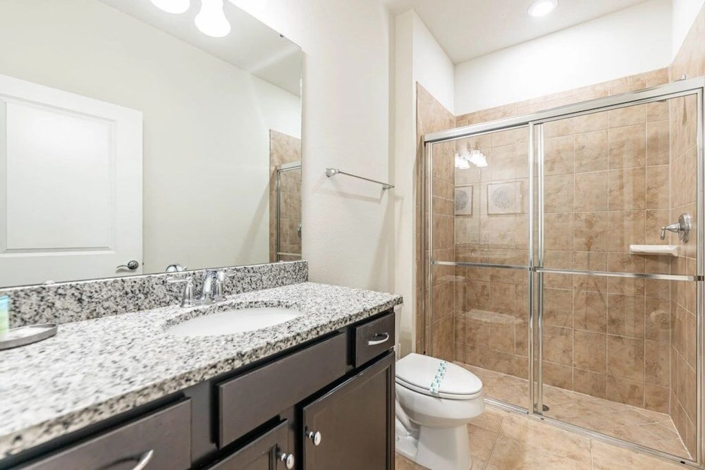 Family-friendly 5br Retreat Splash Pool + Resort Amenities + No Rear Neighbors 5 Bedroom Townhouse