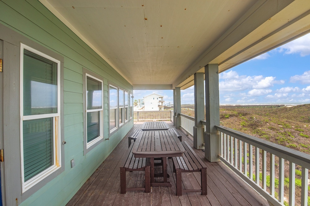 Beach Front Baby Ocean Views, Golf Cart & Pet Friendly!