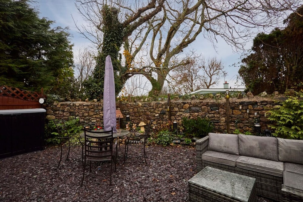 Host Stay Camwy Cottage