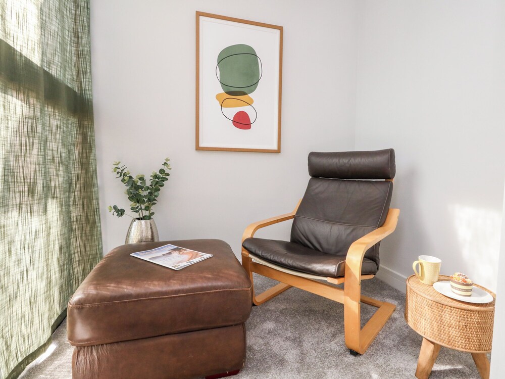 Flat 6, Thornlow Heights
