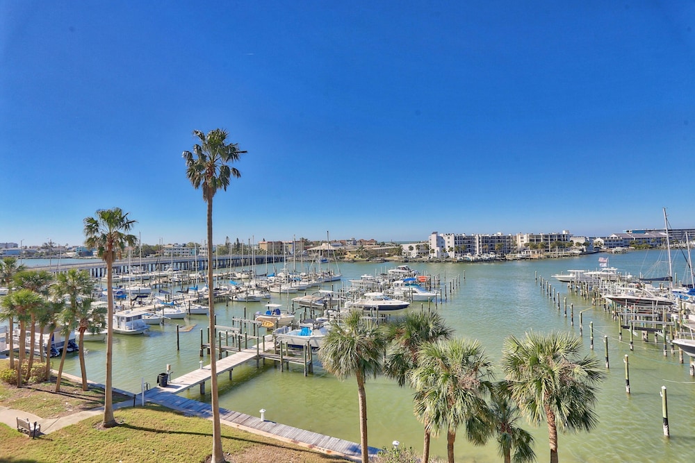 St. Pete Beach Yacht and Tennis Club 404