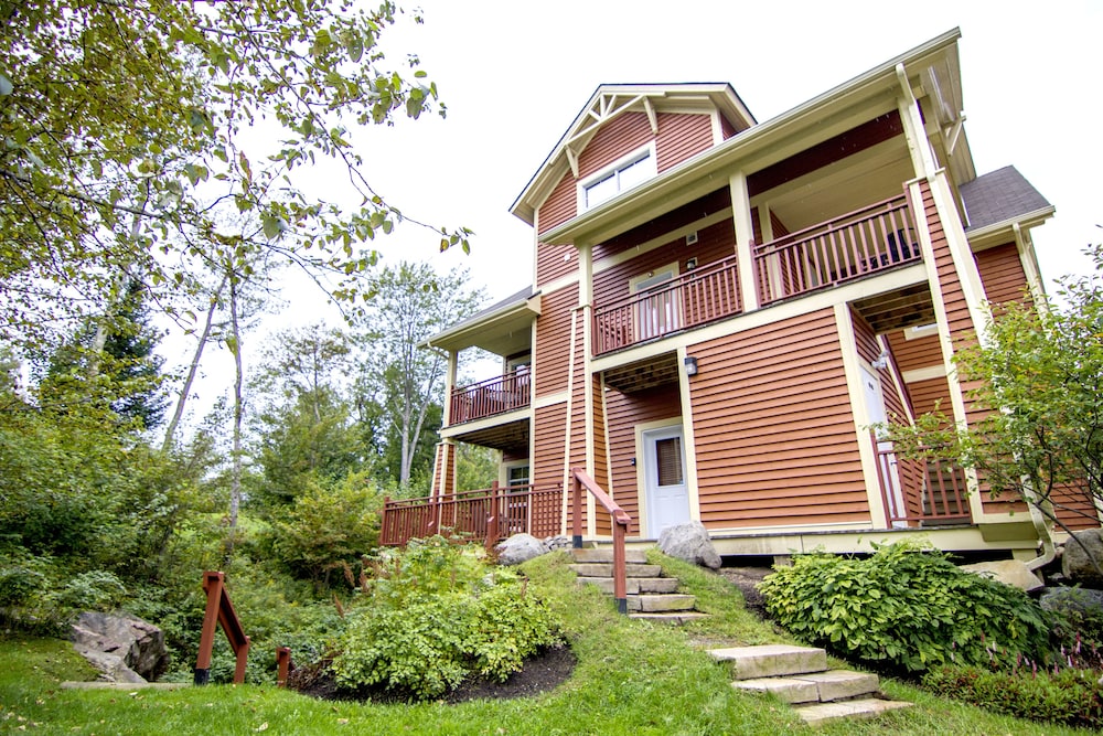 Hotel Tremblant les Eaux by Location ADP Tremblant - Image 1