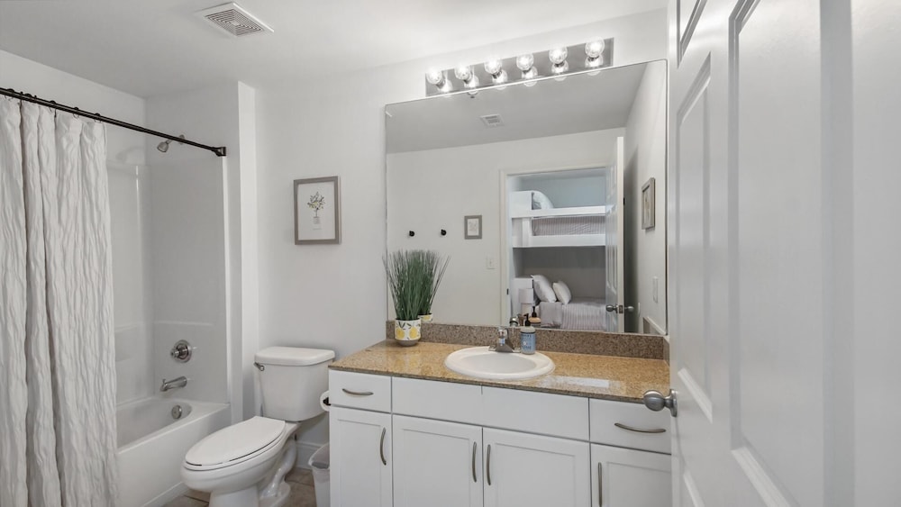 Laketown Wharf 1116
