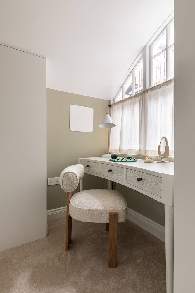 Culford Gardens III by Onefinestay