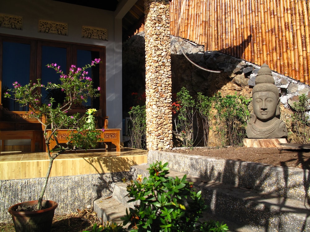 Yoki's Bungalows