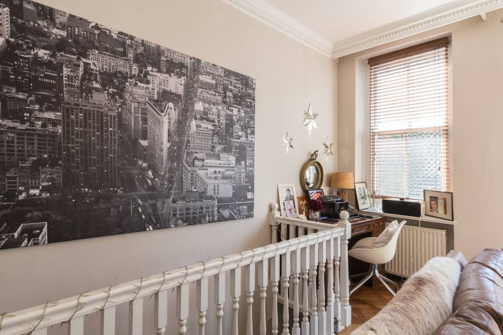 Stylish 1-bed With a Roof Terrace
