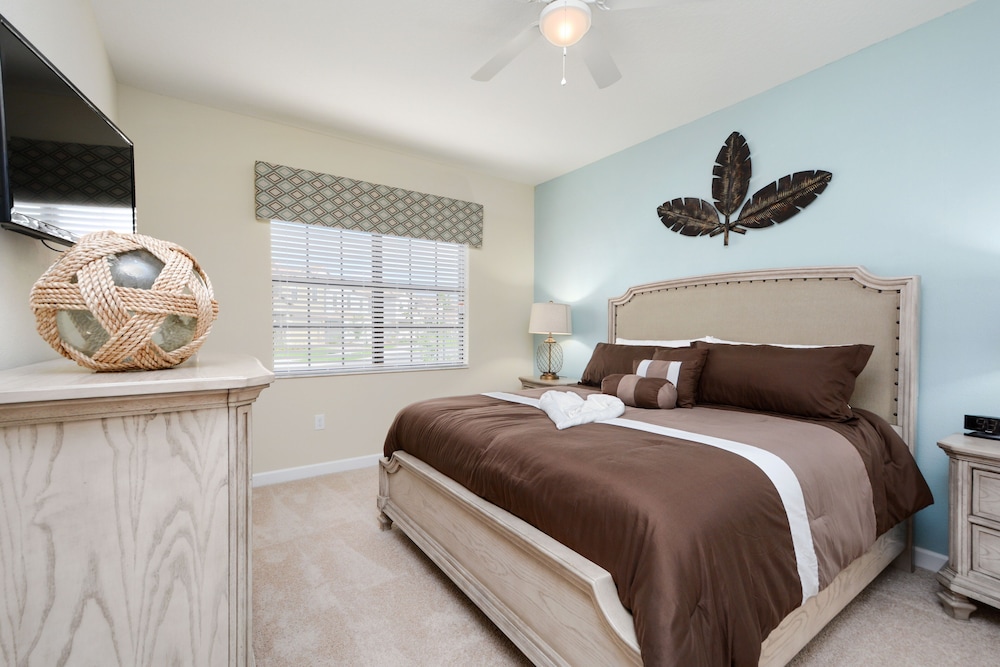 1439rf - The Retreat At Championsgate 6 Bedroom Home by RedAwning view 4