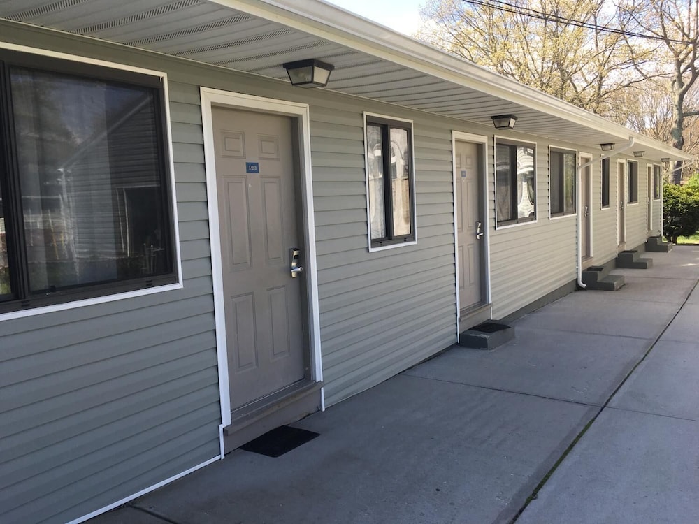 Shirley Motel