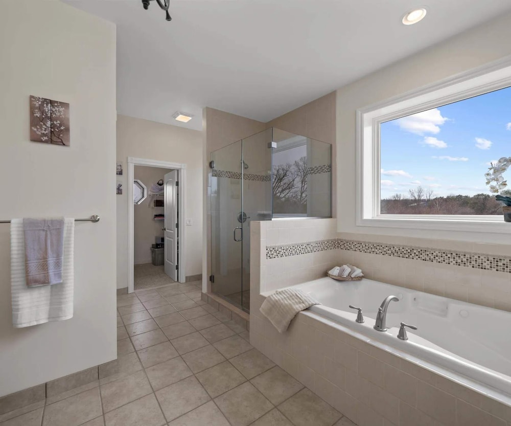 Luxury Ann Arbor Stay Theater Gym Game Room Spa