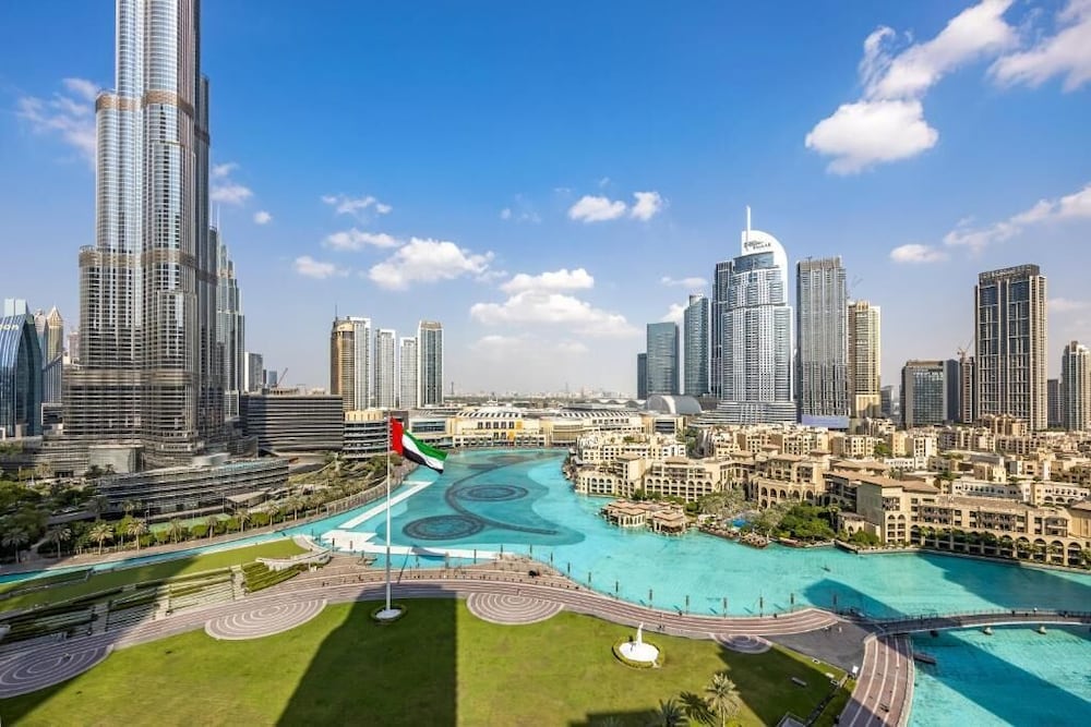 Lavish 3BR Besides Burj Khalifa and Fountain view