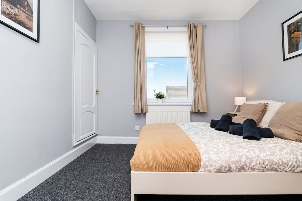 3 Bedroom Flat - Free Parking