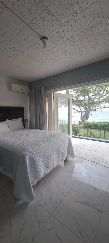Inviting 1-bed Apartment in Ocho Rios