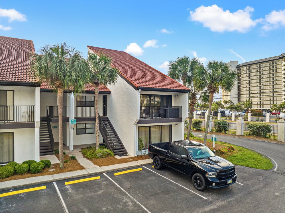 One More Round! 3BR 3BA Sleeps 10! 11 Pools! Golf Courses! Tennis Courts!