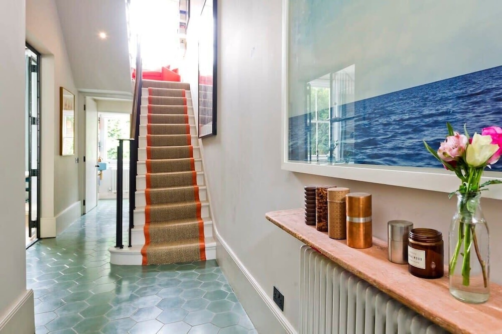 Gorgeous & Grand 5 Bed House, Holland Park