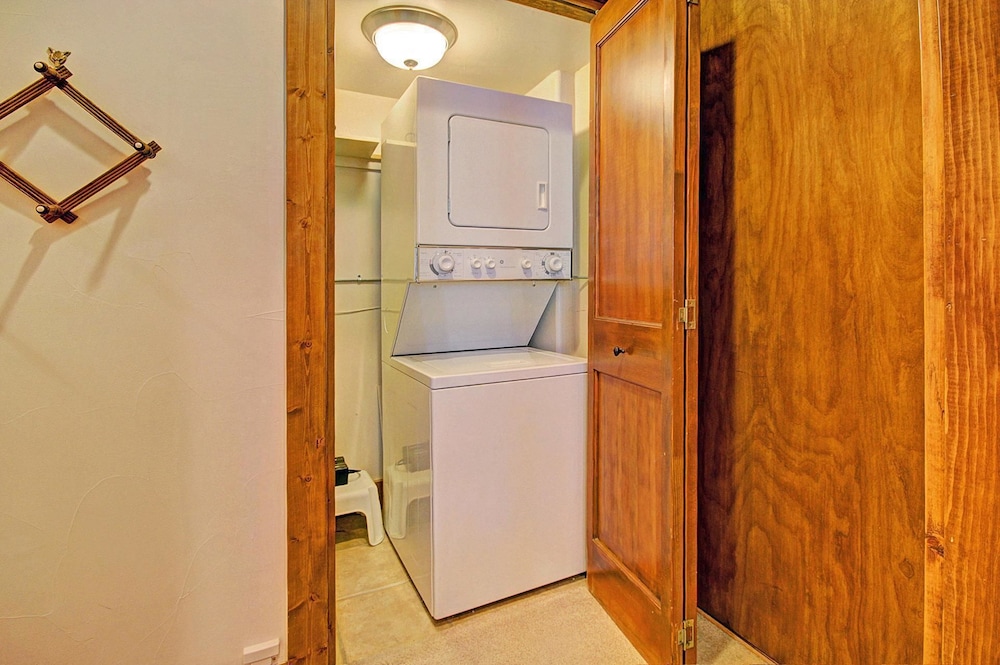 Mountain Ridge  2 Bedroom Townhouse by RedAwning