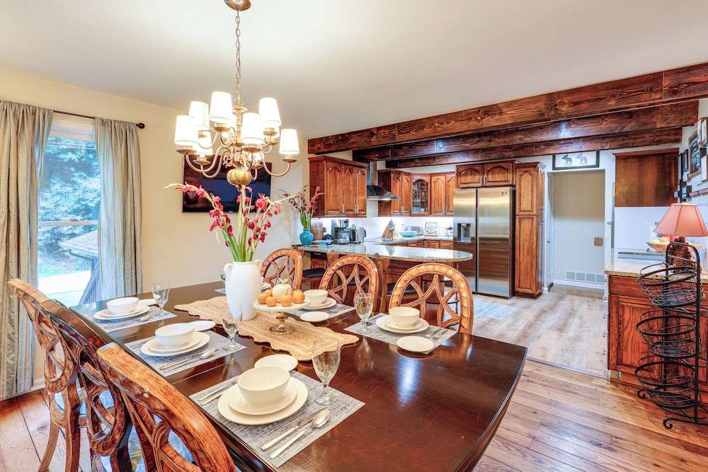 Deck & Game Room! Lakefront Blue Ridge Mtn Gem