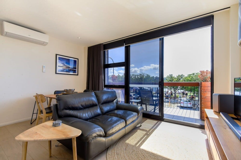 Gorgeous 2-bed Apartment By Shops