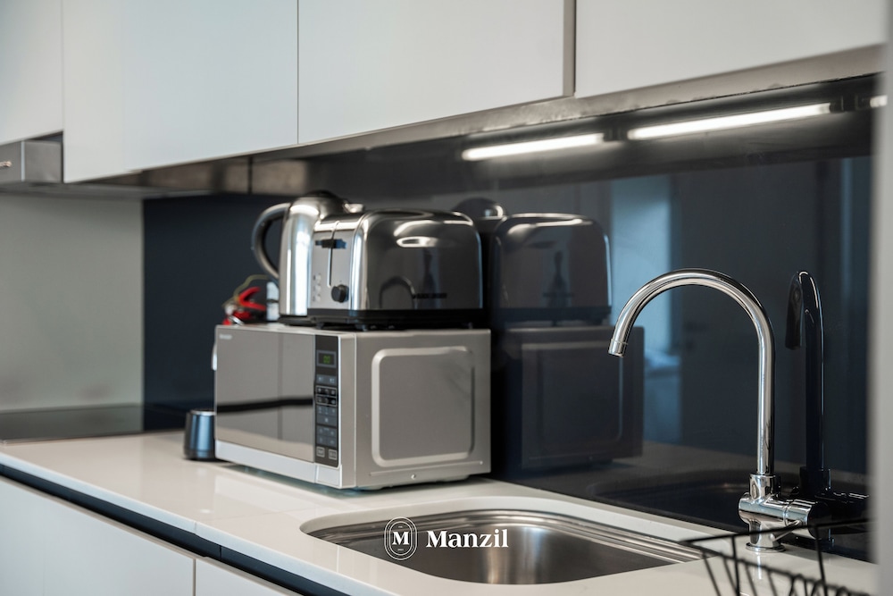 Manzil-1BR Apartment with Skyline Views