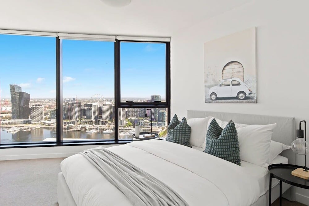 A 2BR Apt With Amazing Harbor Views, Free Parking