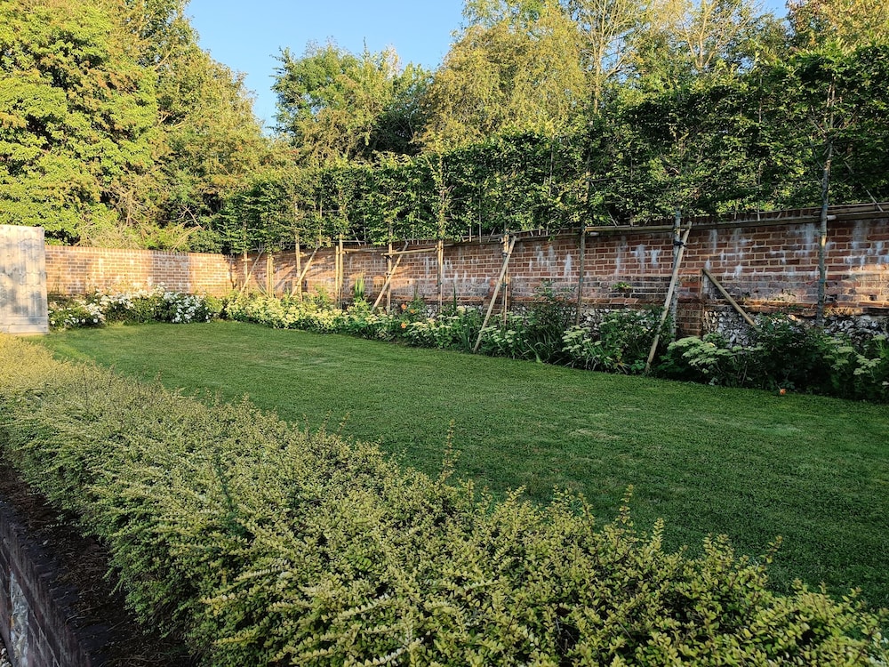 The Dunnit@manor Farm