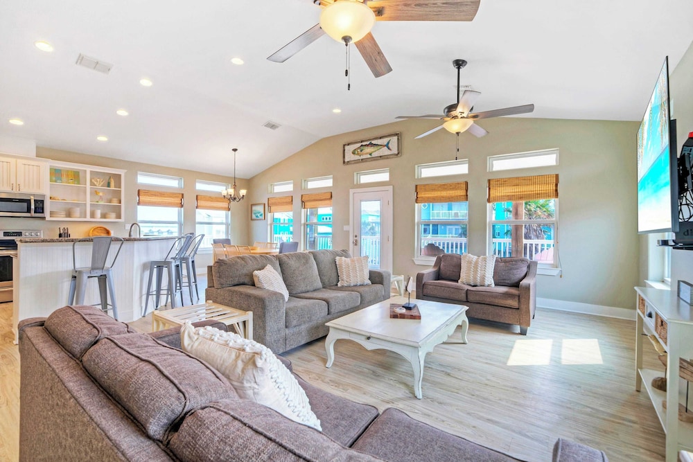 Sleeps 24 2 Homes w/ Beach Boardwalk Access & Deck Views Steps to the Beach