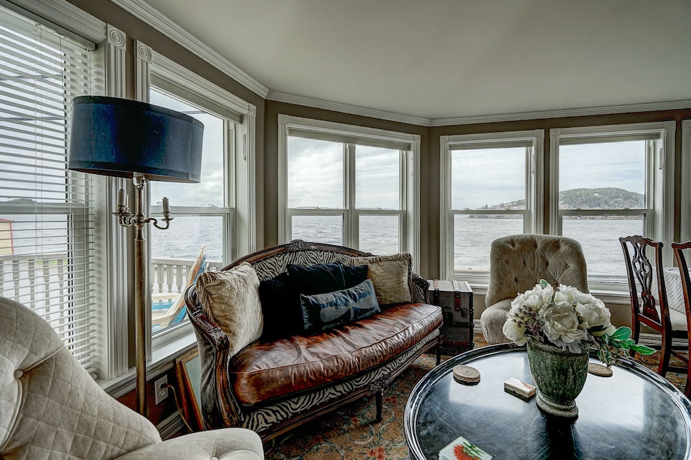 Inn By The Bay